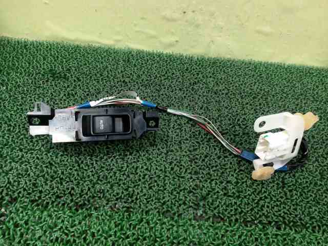 トヨタ UZS186 クラウン マジェスタ 左 フロントドア ウィンドウ スイッチ 84030-30070 ★管278590拍卖