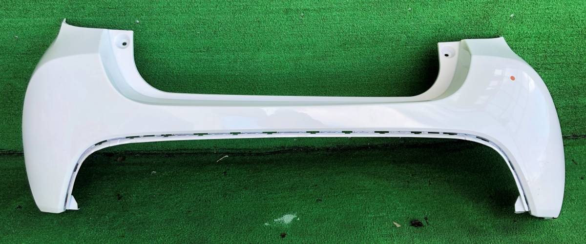 トヨタ ヤリス KSP210 MXPA10 リアバンパー 52159-K0010 (ホワイトパール系)拍卖