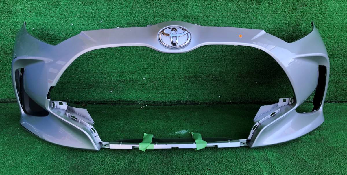 トヨタ ヤリス KSP210 MXPH10 フロントバンパー 52119-K0010 (シルバー系)拍卖