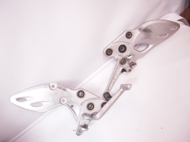 GSX1300R純正ステップ左右 割れ曲がりなし交換に 08年~ ハヤブサ隼 15H刻印拍卖