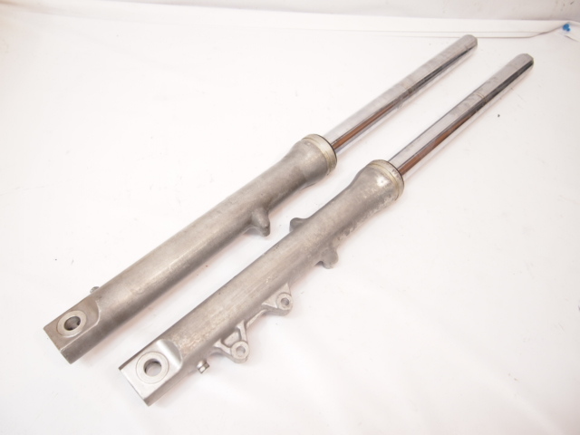 GB250純正フロントフォーク左右 ちょい曲がり抜けで補修用に。クラブマン KL8刻印拍卖