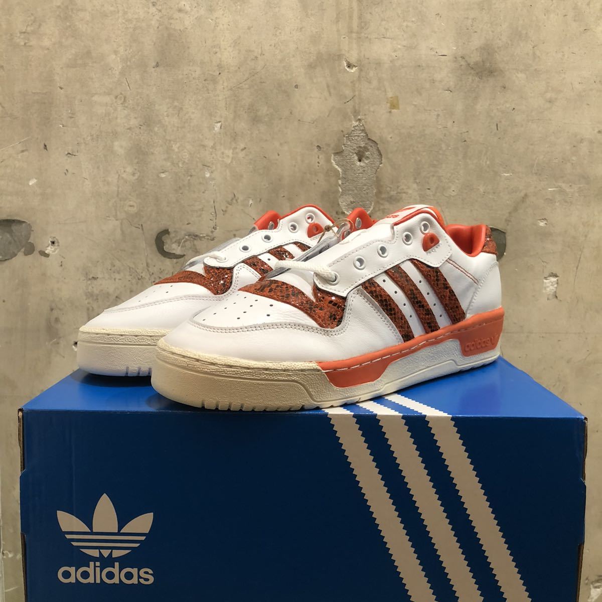 新品RIVALRY LOW ライバルリーロー アディダス adidas 28cm拍卖