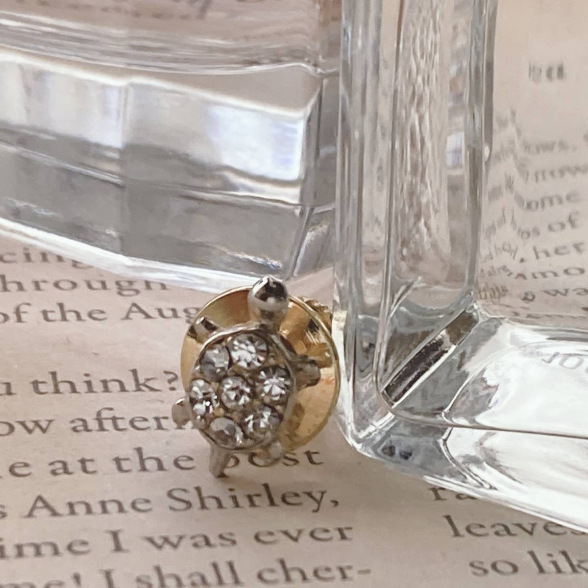 ヴィンテージピンバッジ 石 ゴールド 亀 アンティークバッジ☆vintage jewelry accessories 0797拍卖