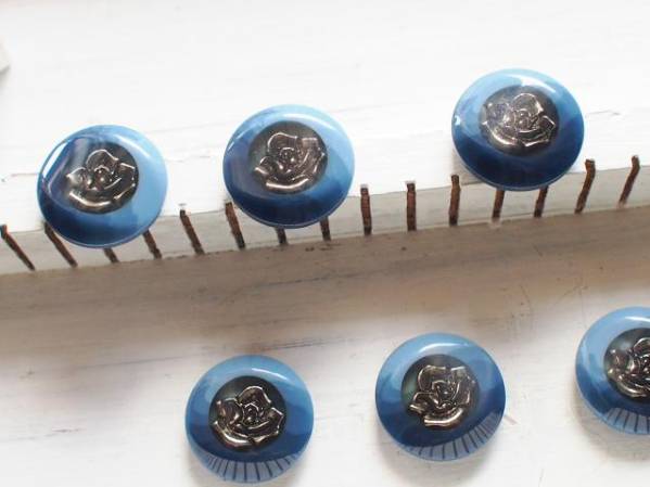 レトロビンテージ手芸ボタン*バラの花・20㎜・ブルー・6個セット☆リメイクデコパーツローズ拍卖