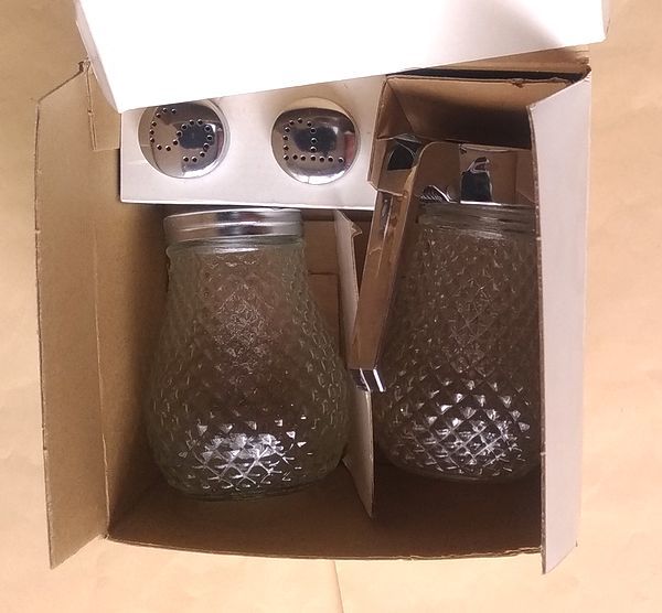 新古品 調味料入れセット マツヤデンキ 記念品 ガラス製 液体用x1 顆粒用x3 塩 コショウ 砂糖 ソース等 昭和レトロ 未使用拍卖
