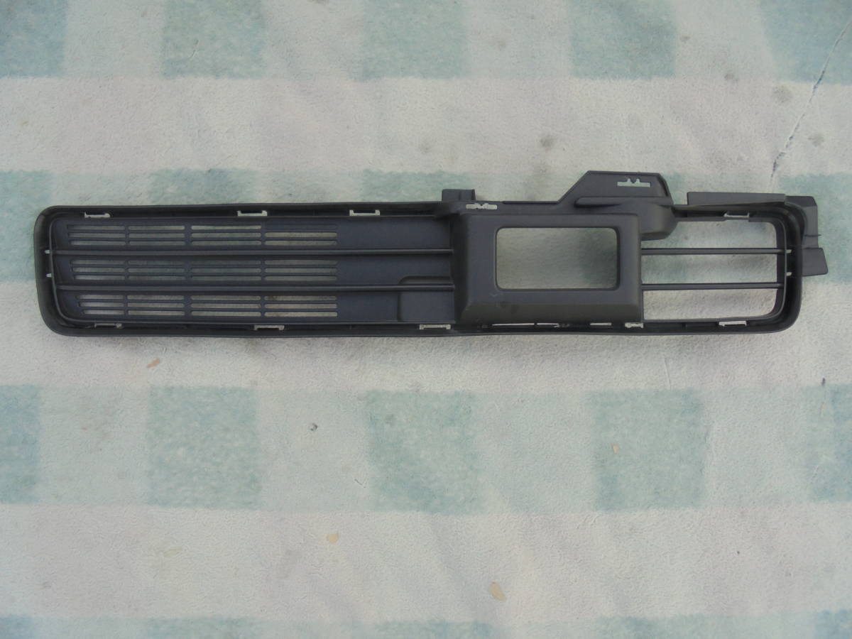 ムーヴ LA100S.LA110S 純正 フロントバンパー ロアグリル 上側 52543-B2240 ☆送料格安 ☆要確認 5253拍卖