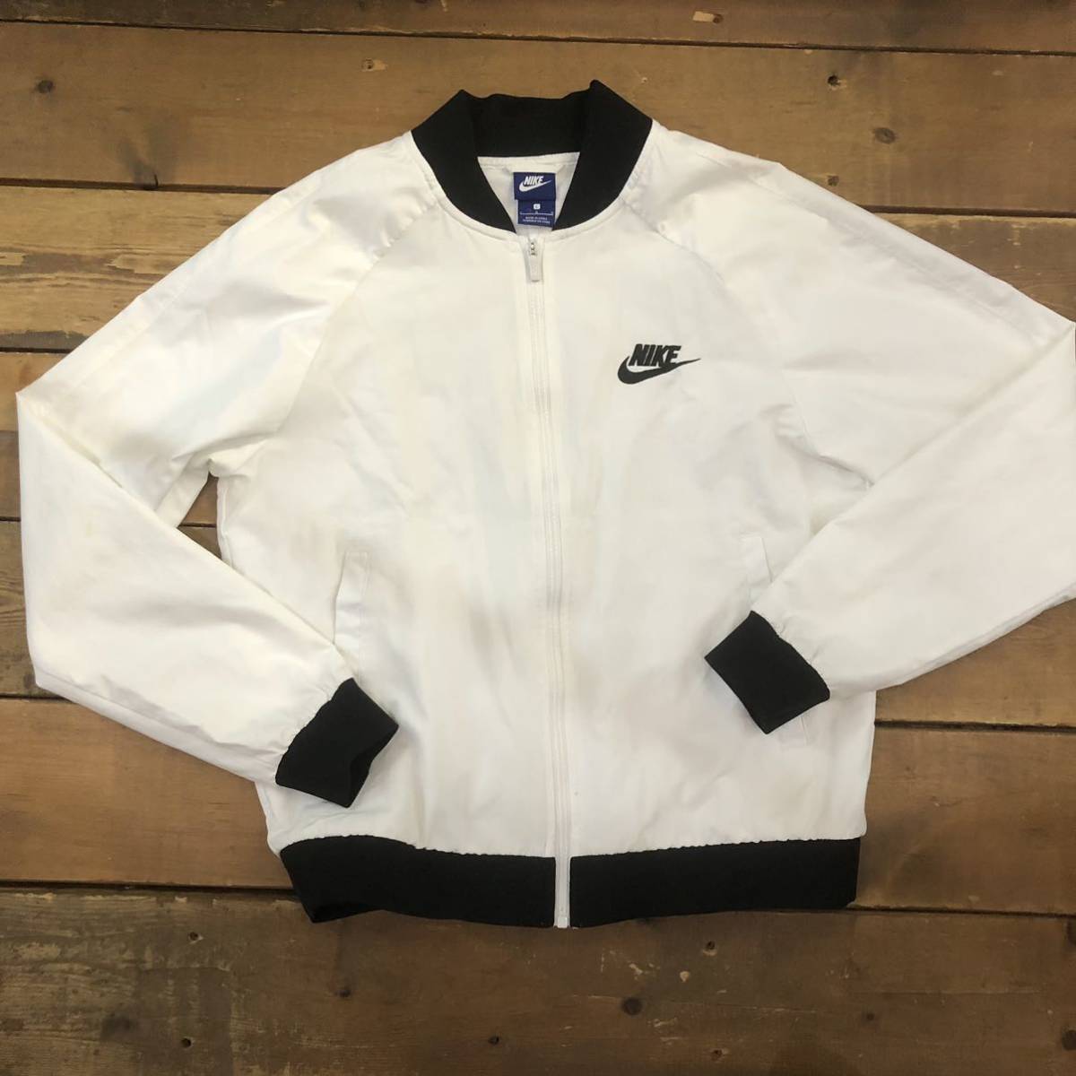 NIKE リブカラー ジップジャケット 刺繍ロゴ 白 ホワイト ナイキ ブルゾン size L 拍卖