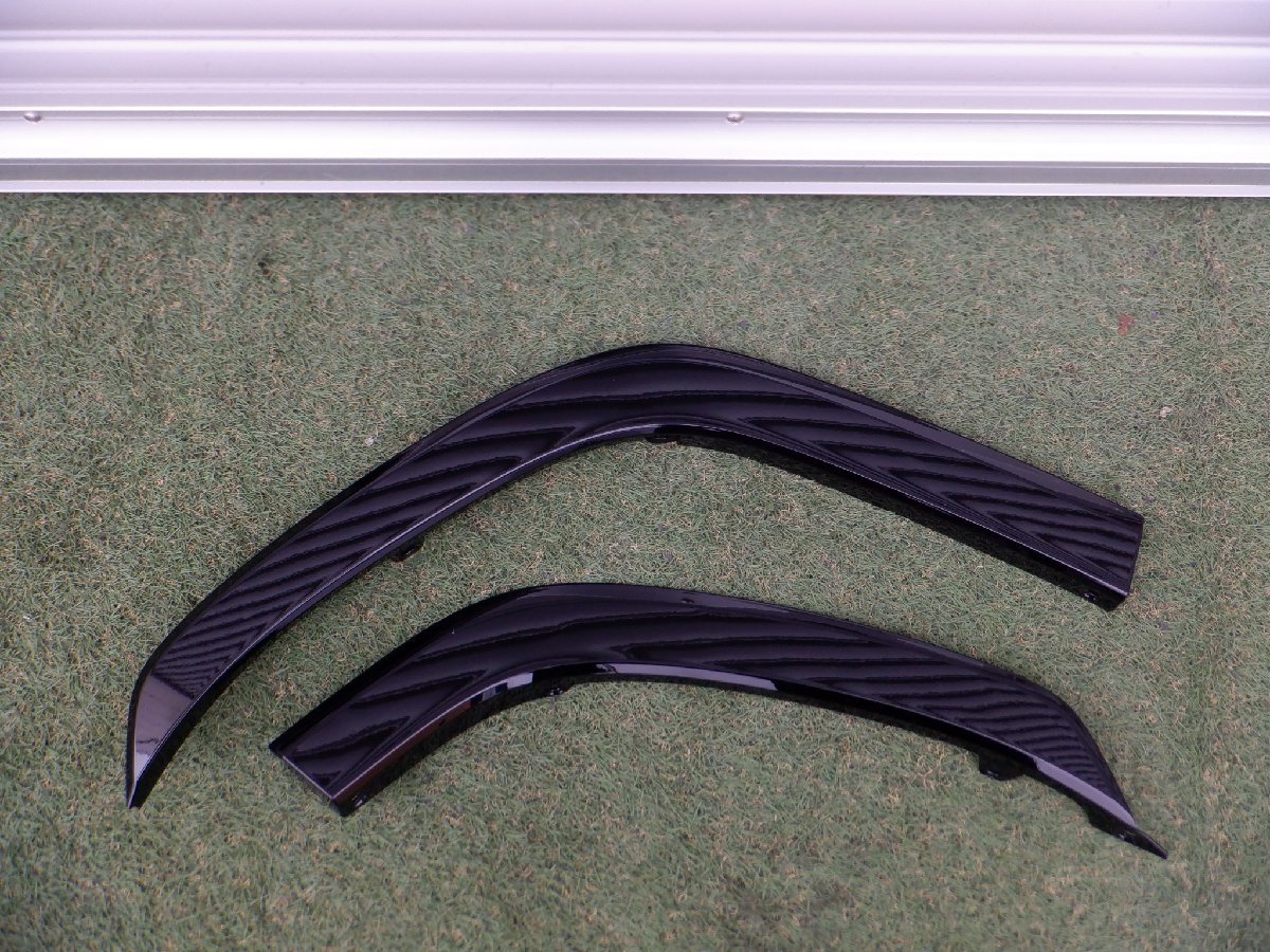 新車外し 純正 VJA300W FJA300W 300 ランドクルーザー ランクル フェンダーモール トリム リア 右側 75077-60060 ブラック202 m-23-1-704拍卖