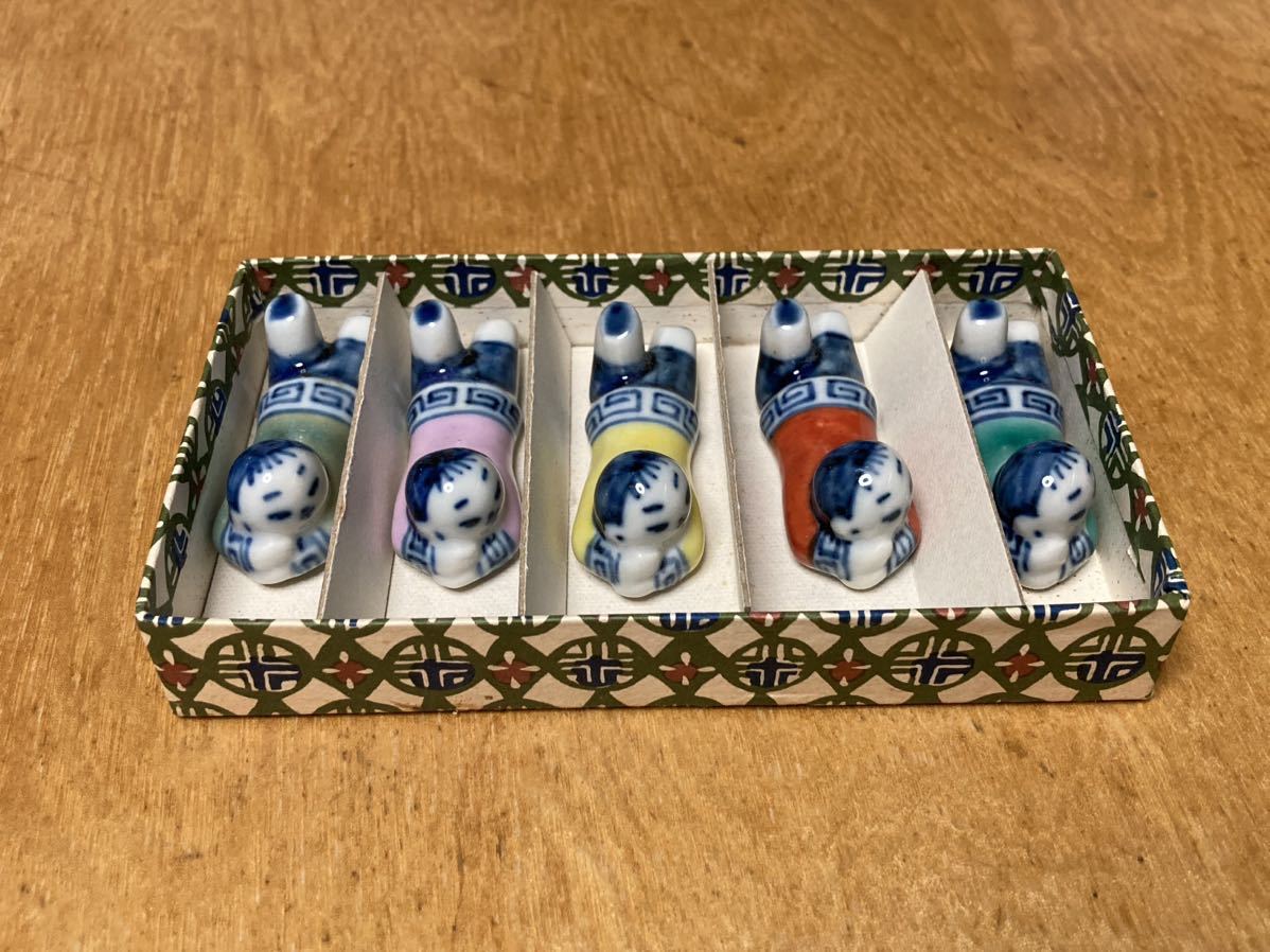 こども かわいい 癒し系 箸置き 5点 陶磁器 工芸品 伝統工芸 和風 和食器 懐石 陶器製 レアな ハンドぺオンティング 寝そべる子供拍卖