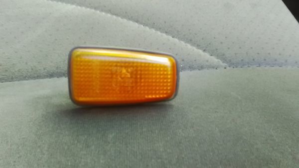 ■プジョー 406 クーペ フロントフェンダーサイドマーカー 中古 632545 部品取あり ウインカーランプ ターンシグナル コーナーランプ 106■拍卖