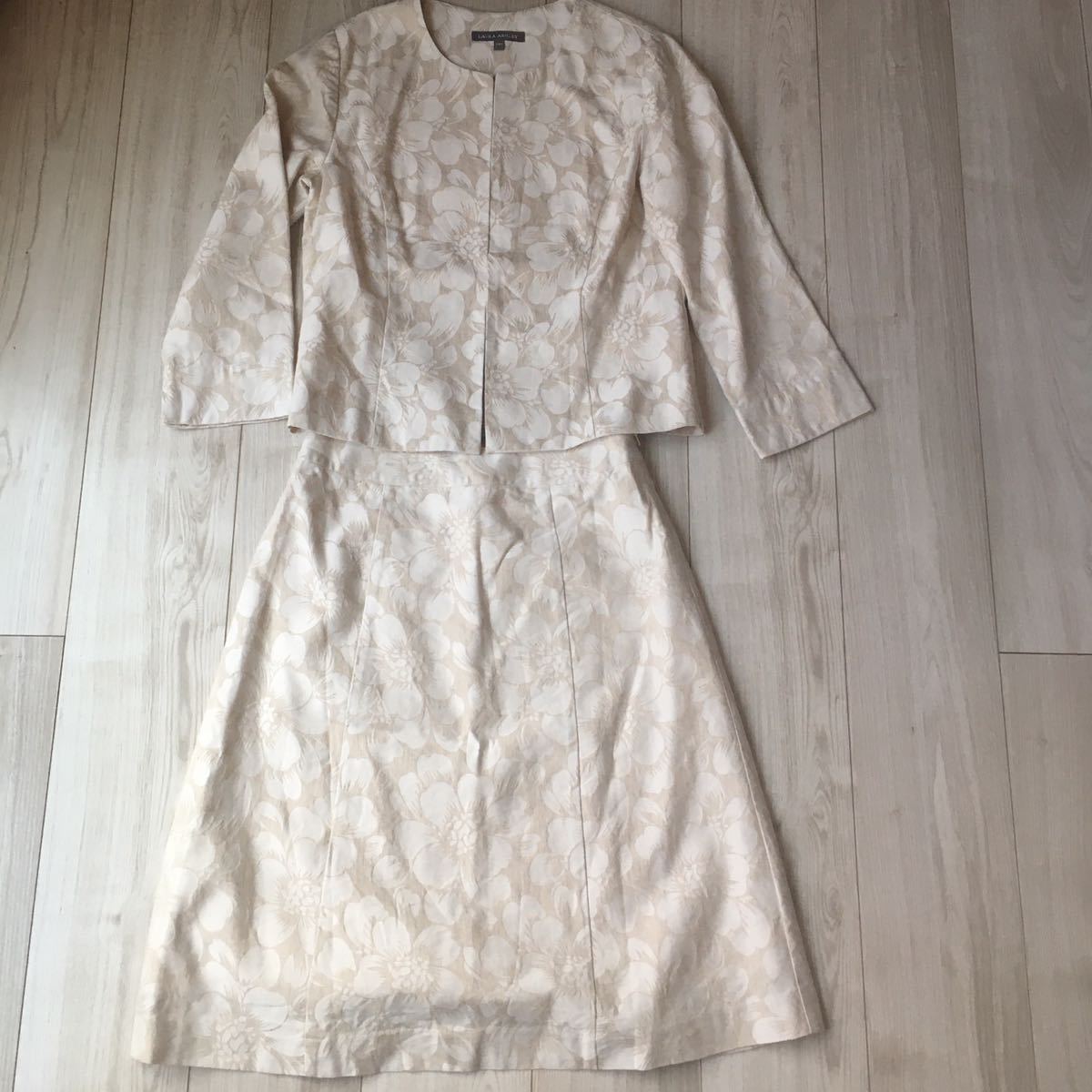 未使用 未着 LAURA ASHLEY ローラ アシュレイ 綿麻 花柄 セットアップ スカートスーツ サイズ9 生成り系拍卖