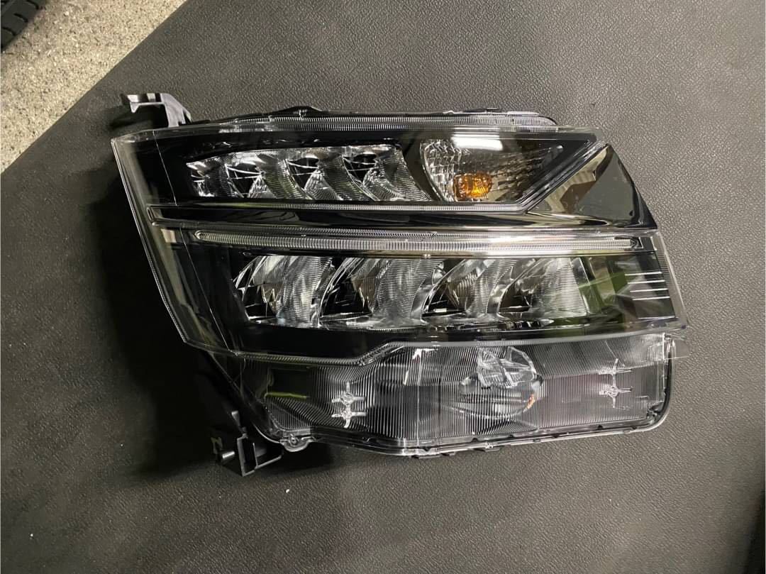 ○A8171 新車外し ムーブカスタム LA150S 後期 純正右ヘッドライト koito 100-69068○拍卖