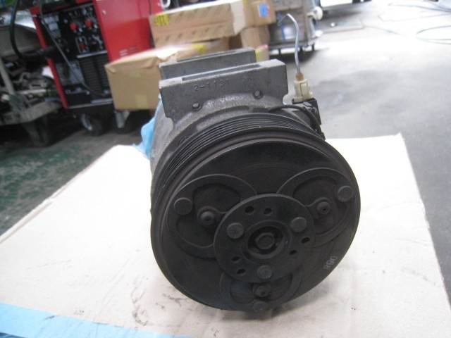 ボルボ V70 SB/S60 RB エアコンコンプレッサー拍卖