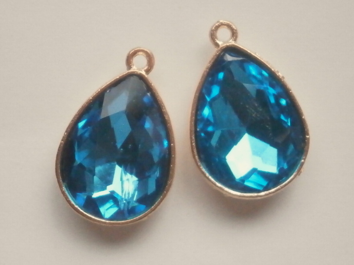メタル★ガラスストーン付き★チャーム★シズク★23×15★LTブルー拍卖