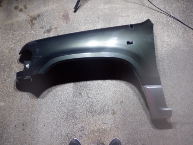 いすゞ イスズ BIGHORN ビッグホーン UBS69GW 純正 左 フロント フェンダー ゴールドマイカグリーン ライトシルバー 40904/H拍卖