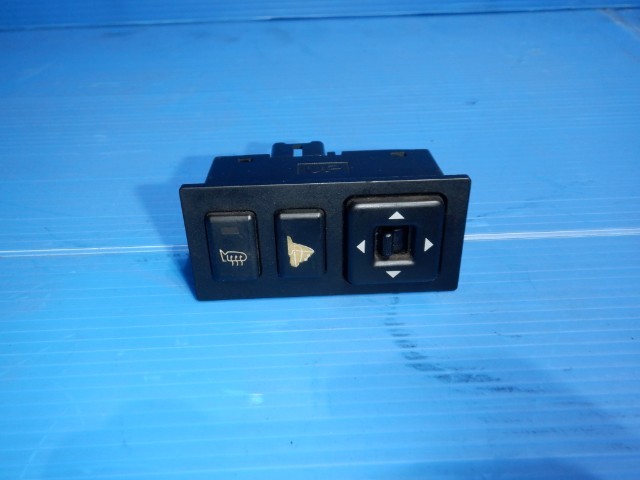 いすゞ イスズ BIGHORN ビッグホーン UBS69GW 純正 ミラー コントロール スイッチ 41031/b1拍卖