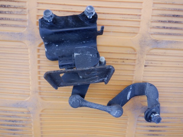 HD951 ekスペースカスタム B11A 純正 リア レベライザー 41187拍卖