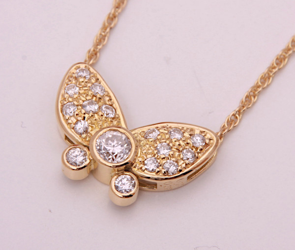 《質屋出品》k18★天然ダイアモンド0.25ct+0.38ct蝶ペンダントネックレス★C-5838拍卖