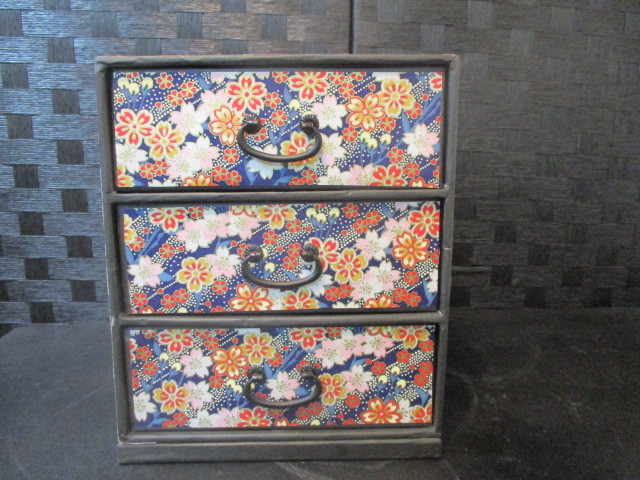 美品 千代紙細工 三段引き出し小物入れ拍卖