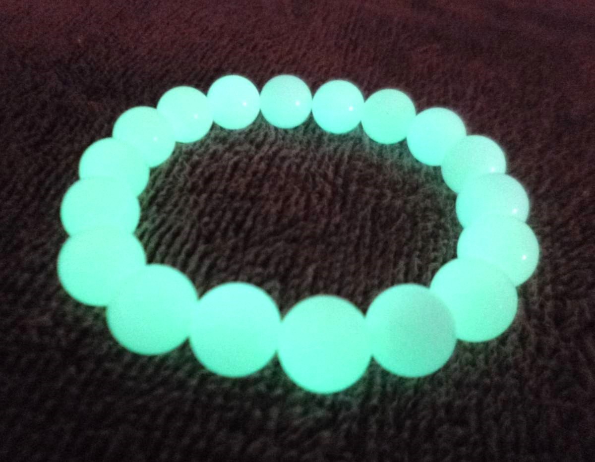 ☆暗闇で光る☆神秘の光☆明るい未来を照らす☆希望の石☆ ☆ルミナスストーン☆ ☆夜光石☆ ☆10.3mm☆ ☆16cm☆拍卖