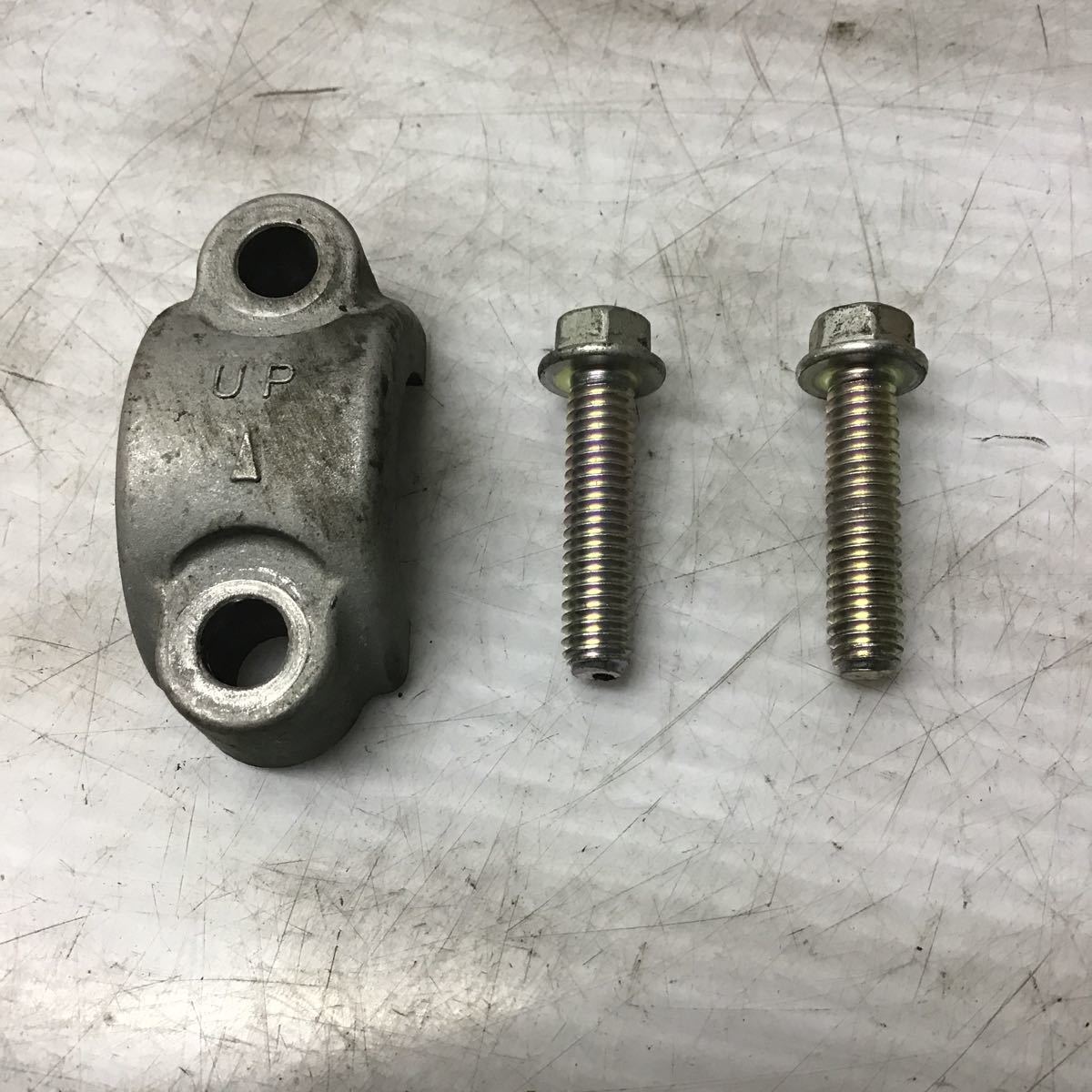 M32-32 ヤマハ シグナスX 国内4型 SED8J マスターシリンダー クランプ 左右共通!! 純正部品拍卖