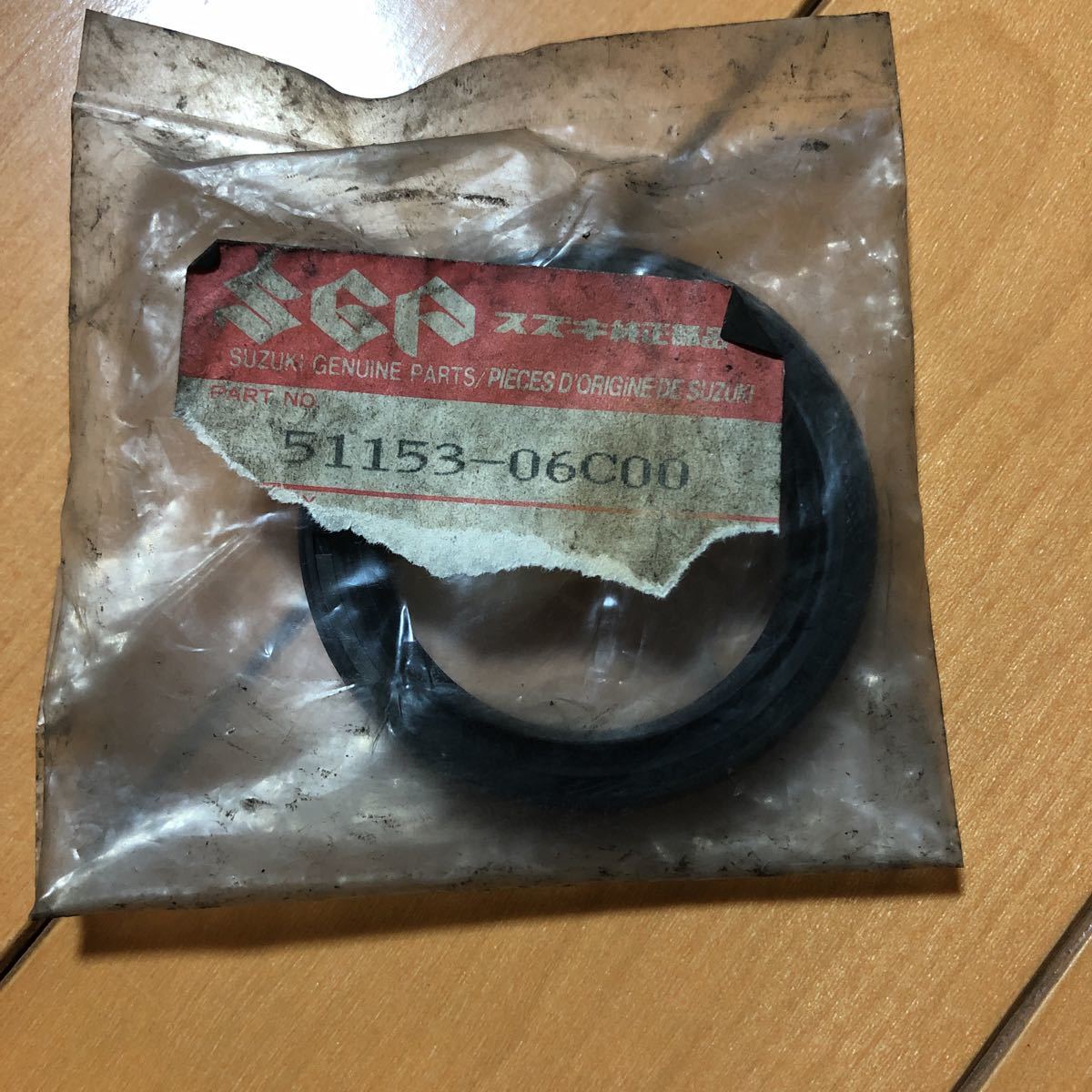 スズキ 純正 未使用 フロントフォーク オイルシール 51153-06C00 GSX-R400R GSXR400 バンディット GK75A BANDIT GJ74A GSX-R1100 GSF400拍卖
