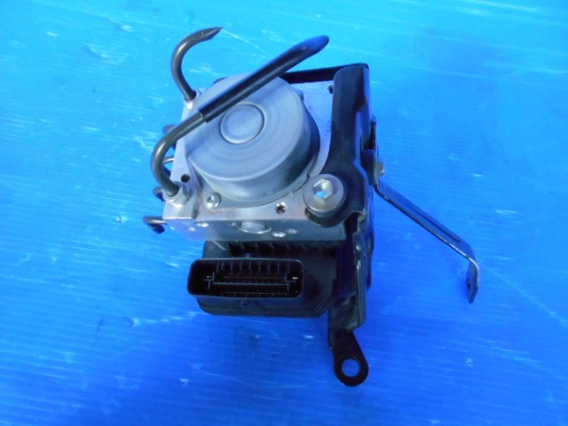 903058 ダイハツ ハイゼットS321V ABSアクチュエーター拍卖