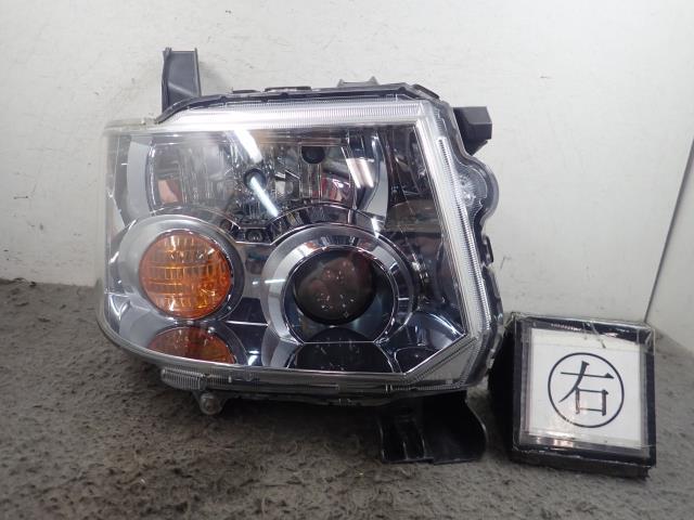 eKスポーツ CBA-H82W 右ヘッドランプASSY X42 8301C324拍卖