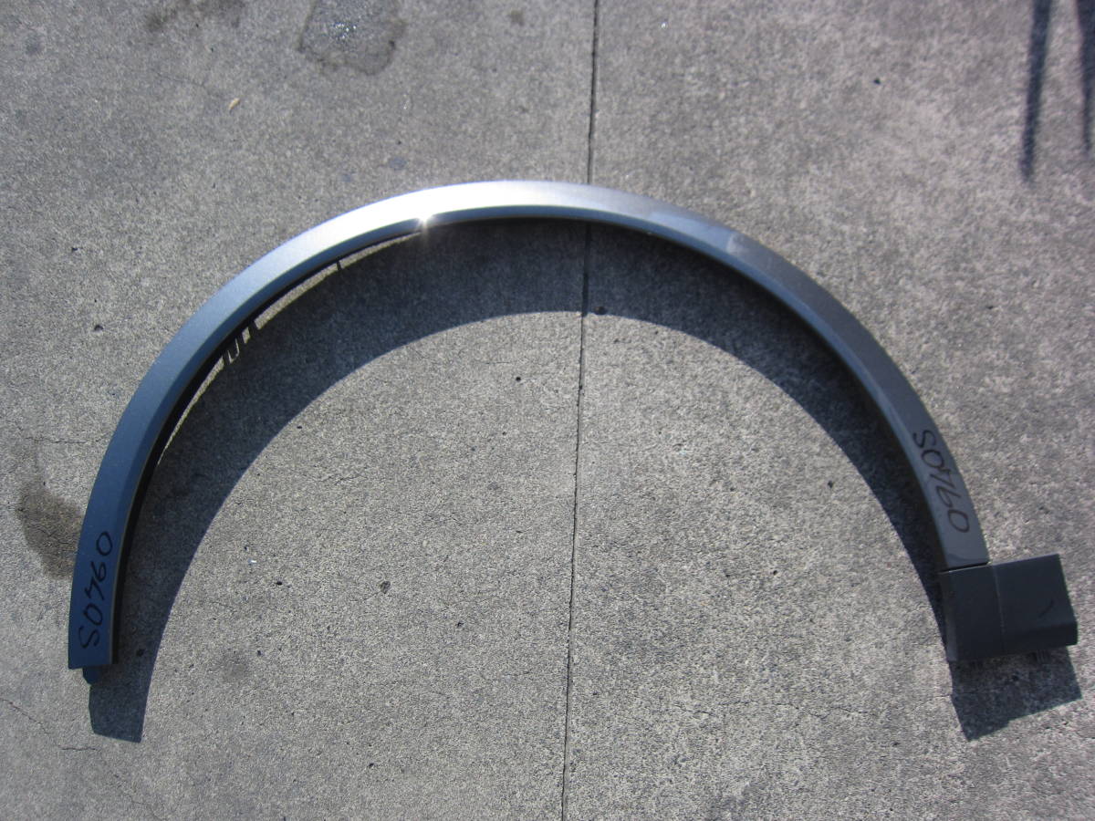 Porsche ポルシェ 9Y0 カイエン 純正 左 ホイールアーチ ホイールカバー ガンメタ系 9Y0853717K S0760拍卖