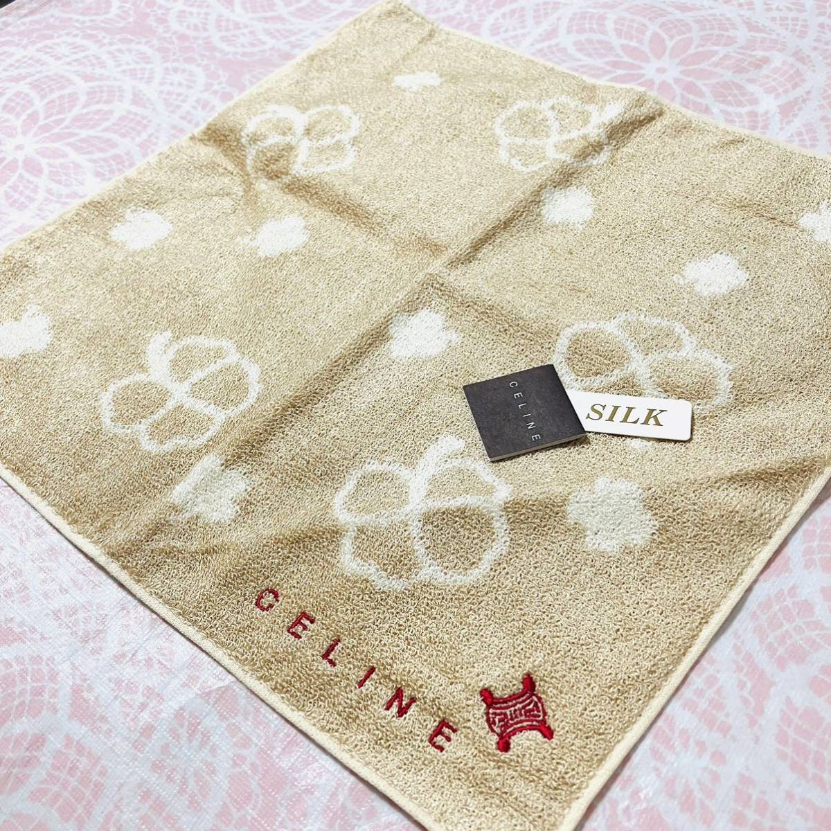 【シルク】新品/CELINE/タオルハンカチ/正規品/セリーヌ/未使用/匿名発送/ハンドタオル/ハンカチ/マカダム柄/日本製/四つ葉/クローバー拍卖
