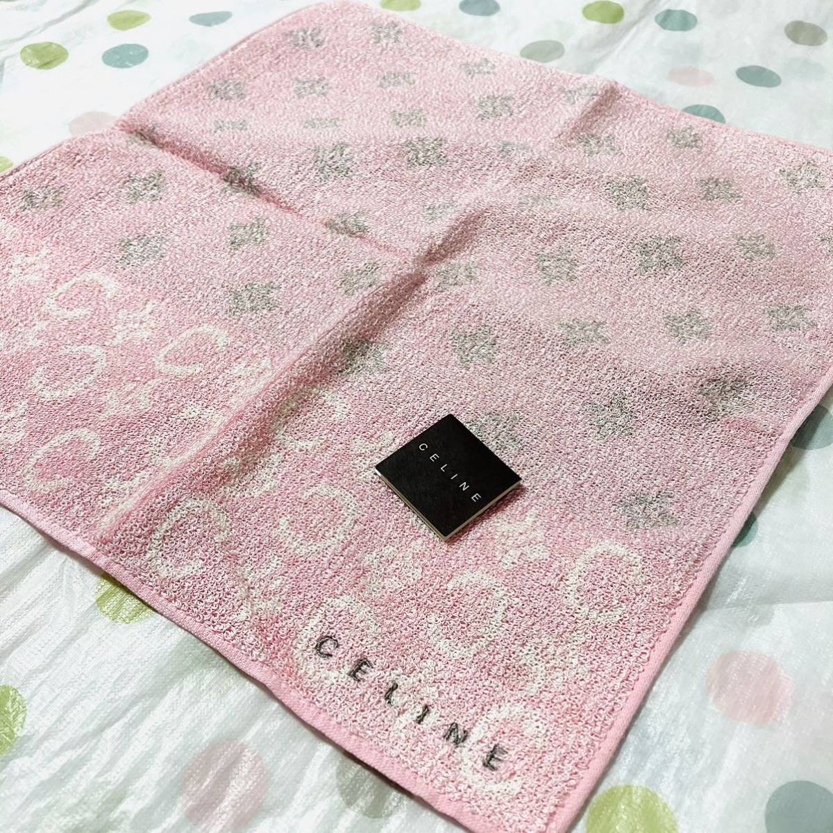 【シルク】新品/CELINE/タオルハンカチ/正規品/セリーヌ/未使用/即決/匿名発送/ハンドタオル/ハンカチ/マカダム柄/日本製/ピンク/総柄/タグ拍卖