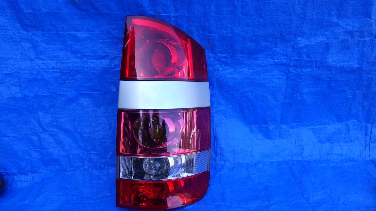 AZR60 AZR65G 60系 ヴォクシー 純正 テールランプ テールライト 右 運転席側 ICHIKOH 28-157 シルバー 管H0220-2拍卖