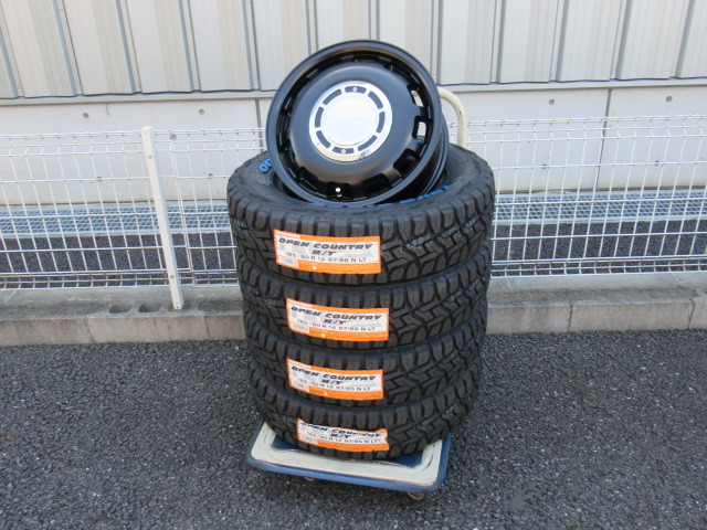 COSMIC X BLOOD DIESEL 14x5.0 +35 4-100 サテンブラック TOYO OPEN COUNTRY R/T 165/80R14 プロボックス サクシード拍卖