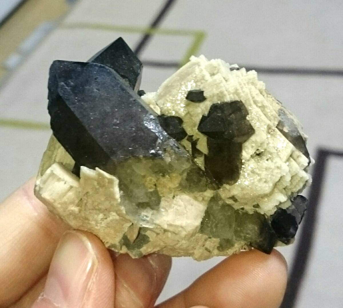 アルゼンチン産 スモーキークォーツ(煙水晶、長石) 拍卖