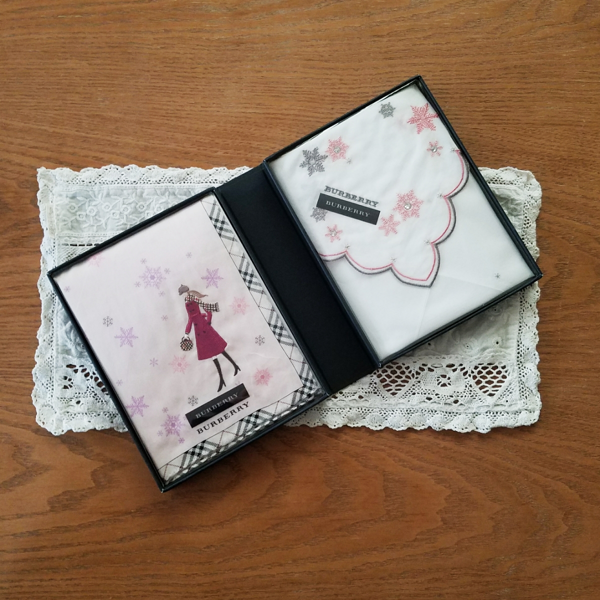 レア BURBERRY バーバリー 箱入り 女の子 刺繍 ラインストーン ハンカチ セット 新品拍卖
