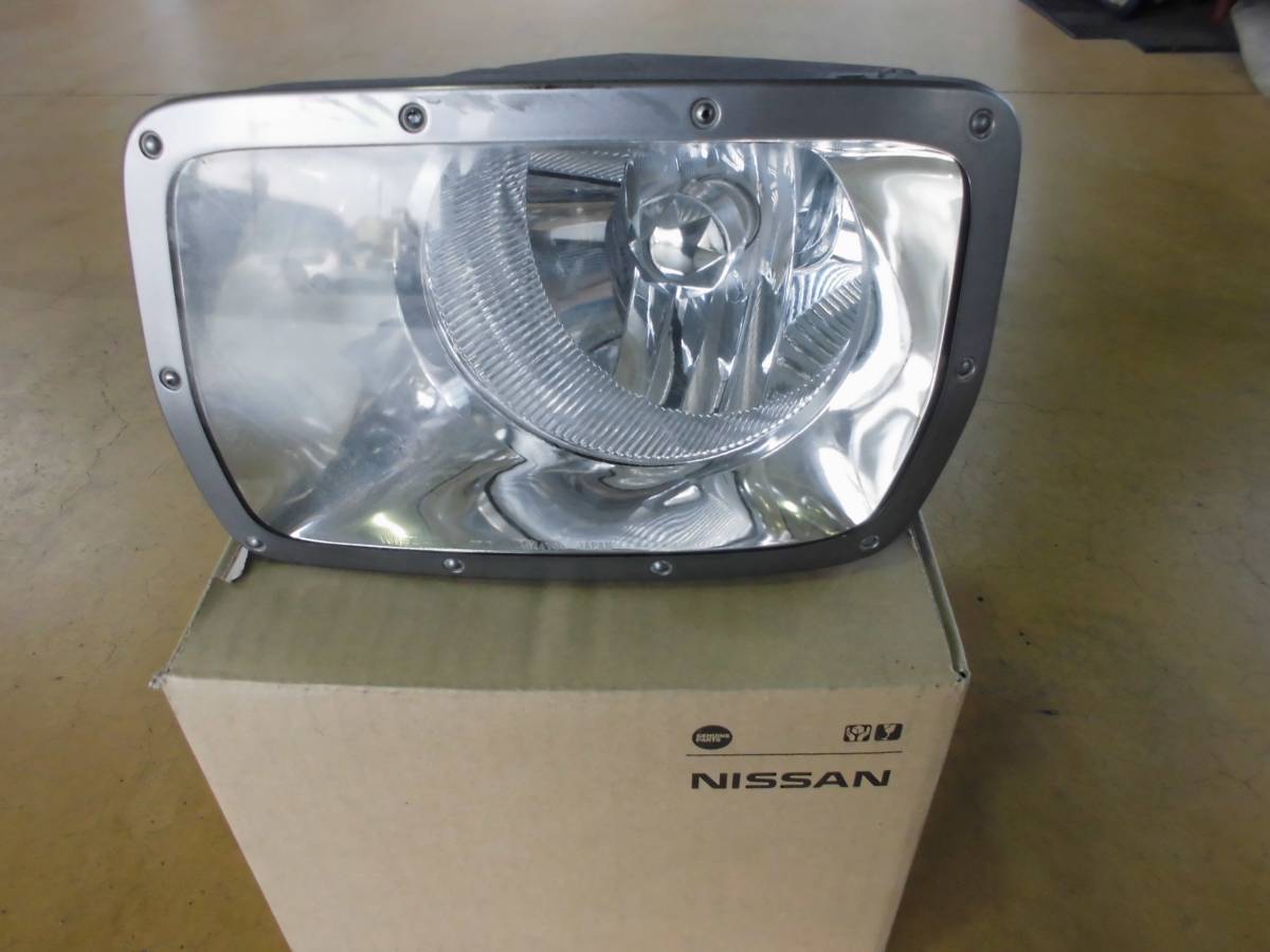 H17 セレナ ハイウェイスター TC24 左 フォグ ランプ ユニット 中古品 26159-CX300拍卖