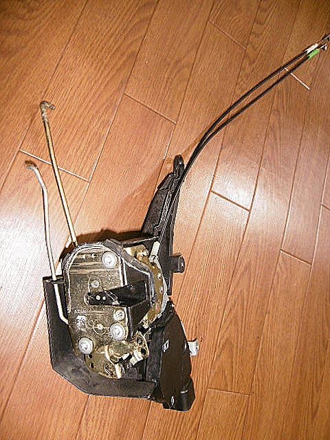 1712★SXE10★アルテッツァ★★ドアキャッチ★★助手席★左フロント用★アルテッツァ部品大量出品中★拍卖