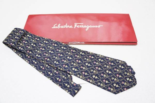 ◆フェラガモ◆イタリア製*シルクネクタイ*ネイビー系拍卖