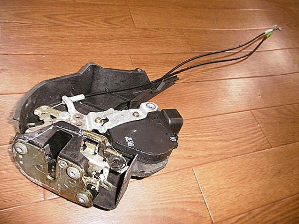 1712★SXE10★アルテッツァ★★ドアキャッチ★★左リア用★アルテッツァ部品大量出品中★拍卖