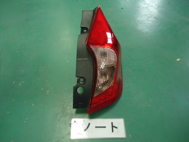 ノート E12 右テールランプユニット 即決 4115拍卖