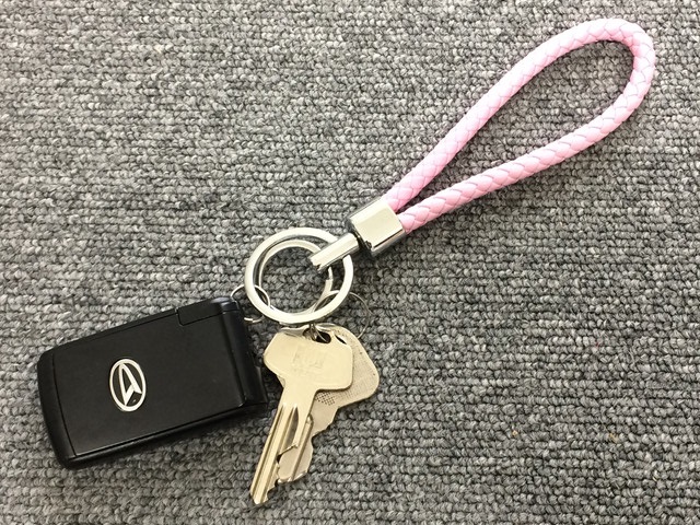送料込 編み込み メッシュキーホルダー ピンク 本革風 クロスキーリング キーリング2個付き スマートキー 鍵 キー 家 車 事務所 倉庫拍卖