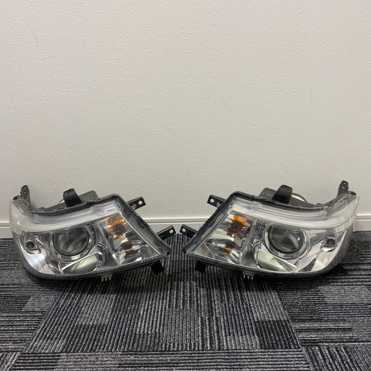 中古 美品 スズキ MH23S ワゴンR スティングレー 純正 HID キセノン ヘッドライト 左右セット KOITO 100-59191 バーナー バラスト付き拍卖