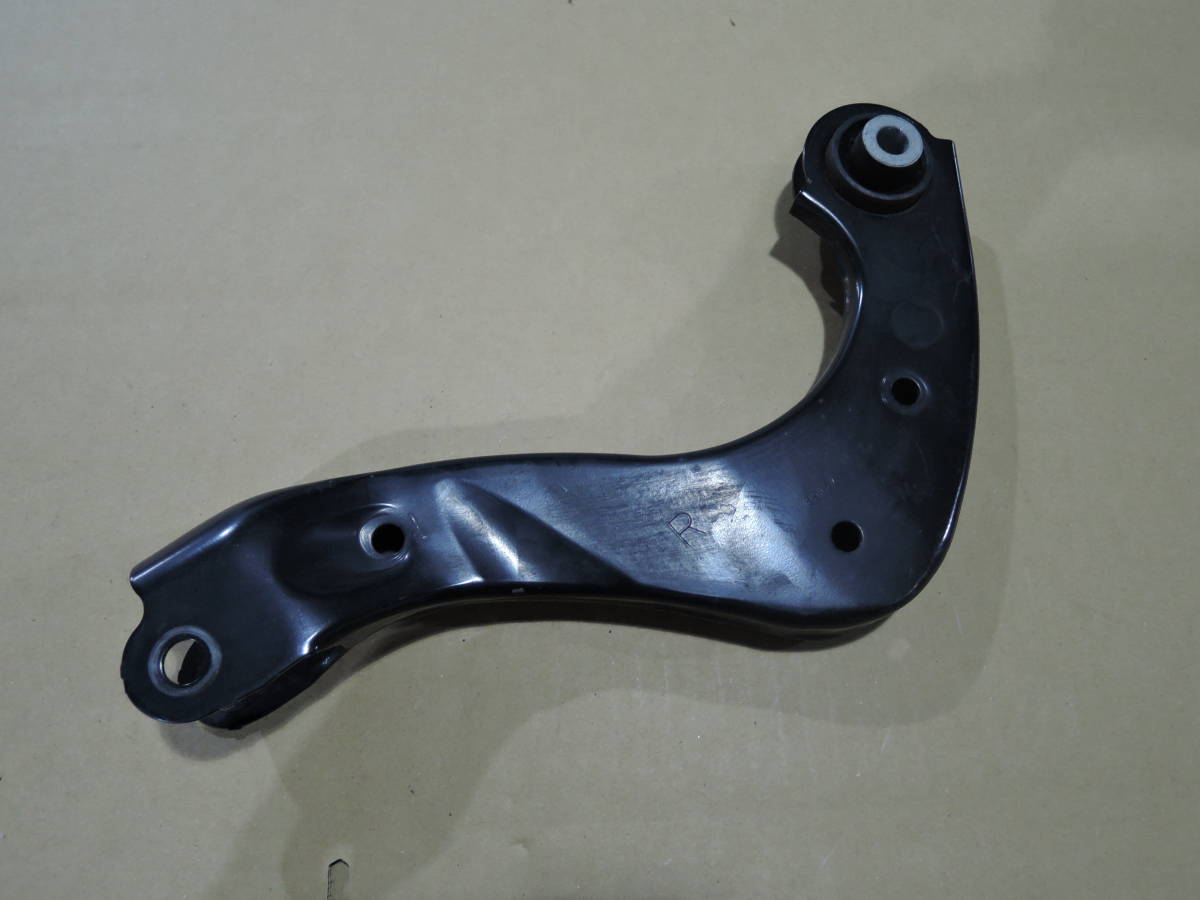 即日発送 ZVW50 プリウス 純正 リア 右 アッパーアーム 【検】 ロア コントロール 足回り サスペンション拍卖
