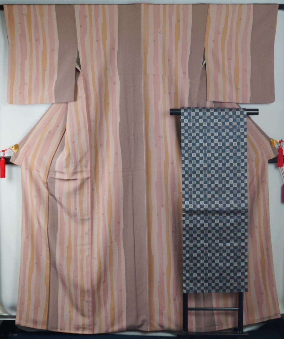 着物セット 小紋・名古屋帯 2点 セット 木目に蹴鞠模様 小紋 名古屋帯 中古 女性和服 帯 着物 仕立て上がり リサイクル着物 京都きもの天陽拍卖