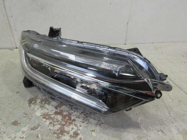ホンダ シャトル GK8/GK9 純正 LED 右ヘッドライト拍卖
