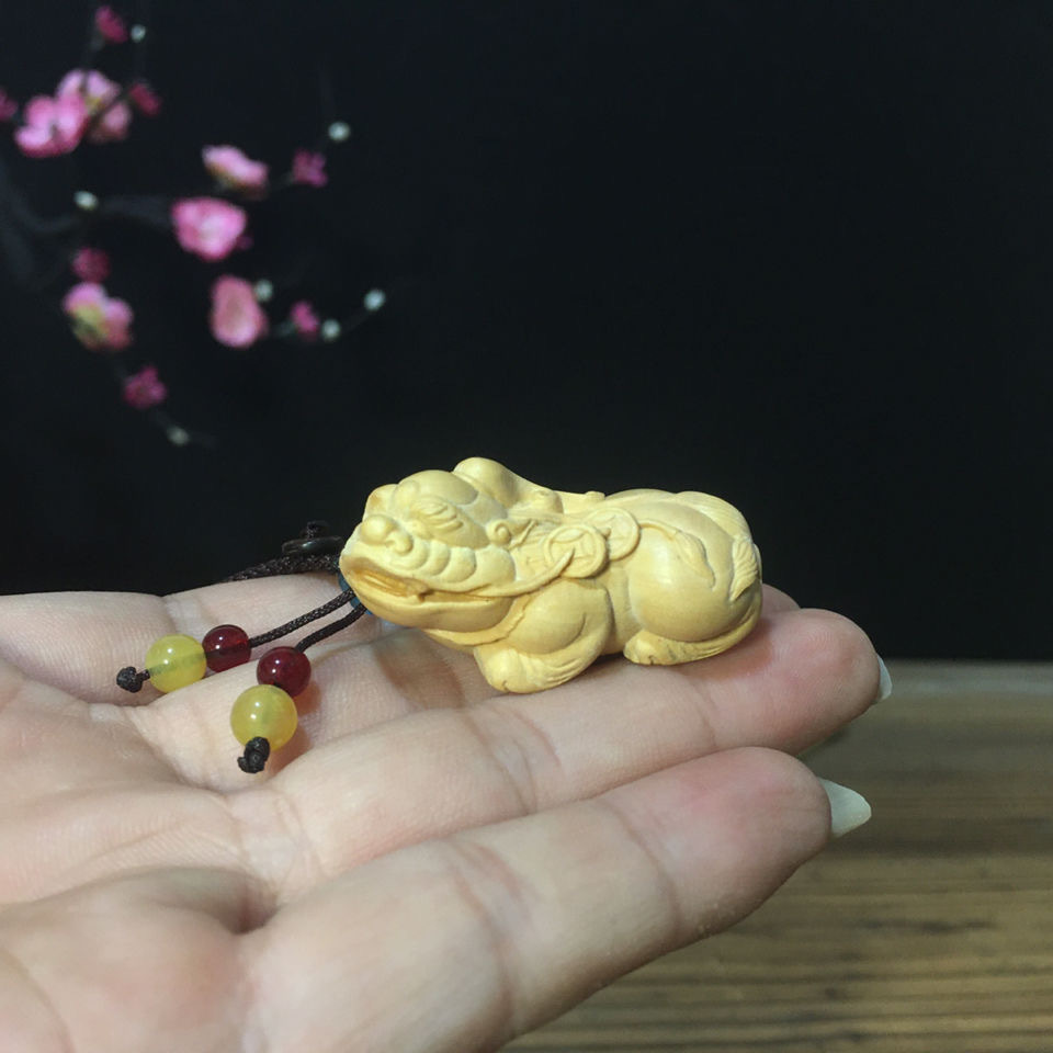 ★既決★柘植彫刻 黄楊木彫り 神獣 可愛いヒキュウ 御守り オブジェ 根付 伝統的に細工物の材木として貴重とされる拍卖