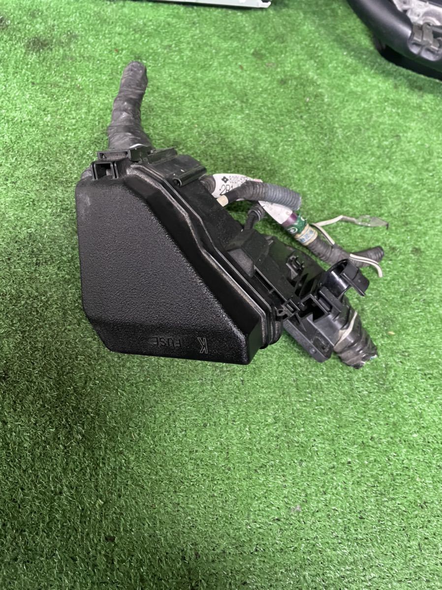 27 トヨタ NHP10 アクア エンジンルーム内 ヒューズボックス D-1拍卖