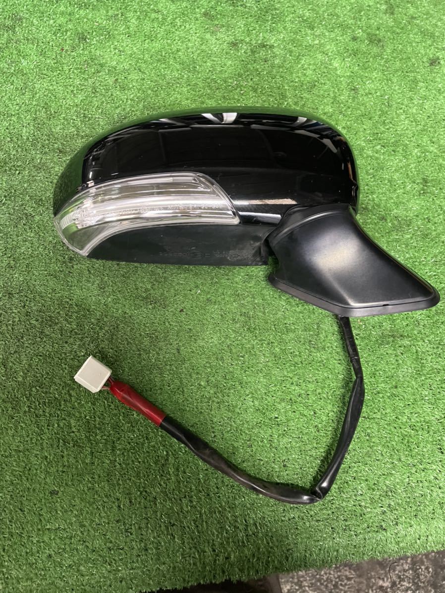 189 トヨタ ZVW 30 プリウス 右 ドアミラー 202 黒 P-203拍卖