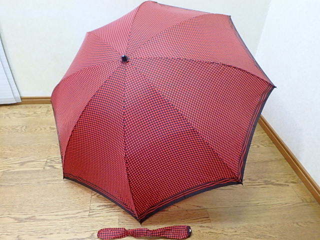 60s303k レトロ柄 折りたたみ傘 赤 レディース 女性用 雨具 中古 (北海道・沖縄・離島は発送不可)拍卖