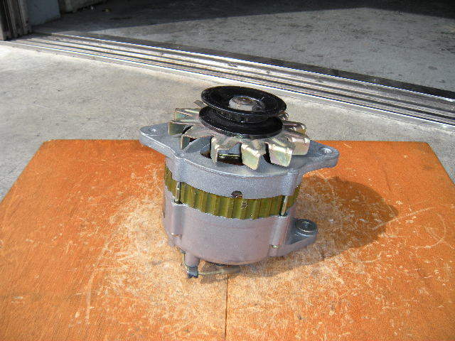 いすゞ、産業エンジン/建設機械(油谷重工向)用オルタネーター(ダイナモ)リビルト品 LR240-38~B、8-97023-263-1拍卖